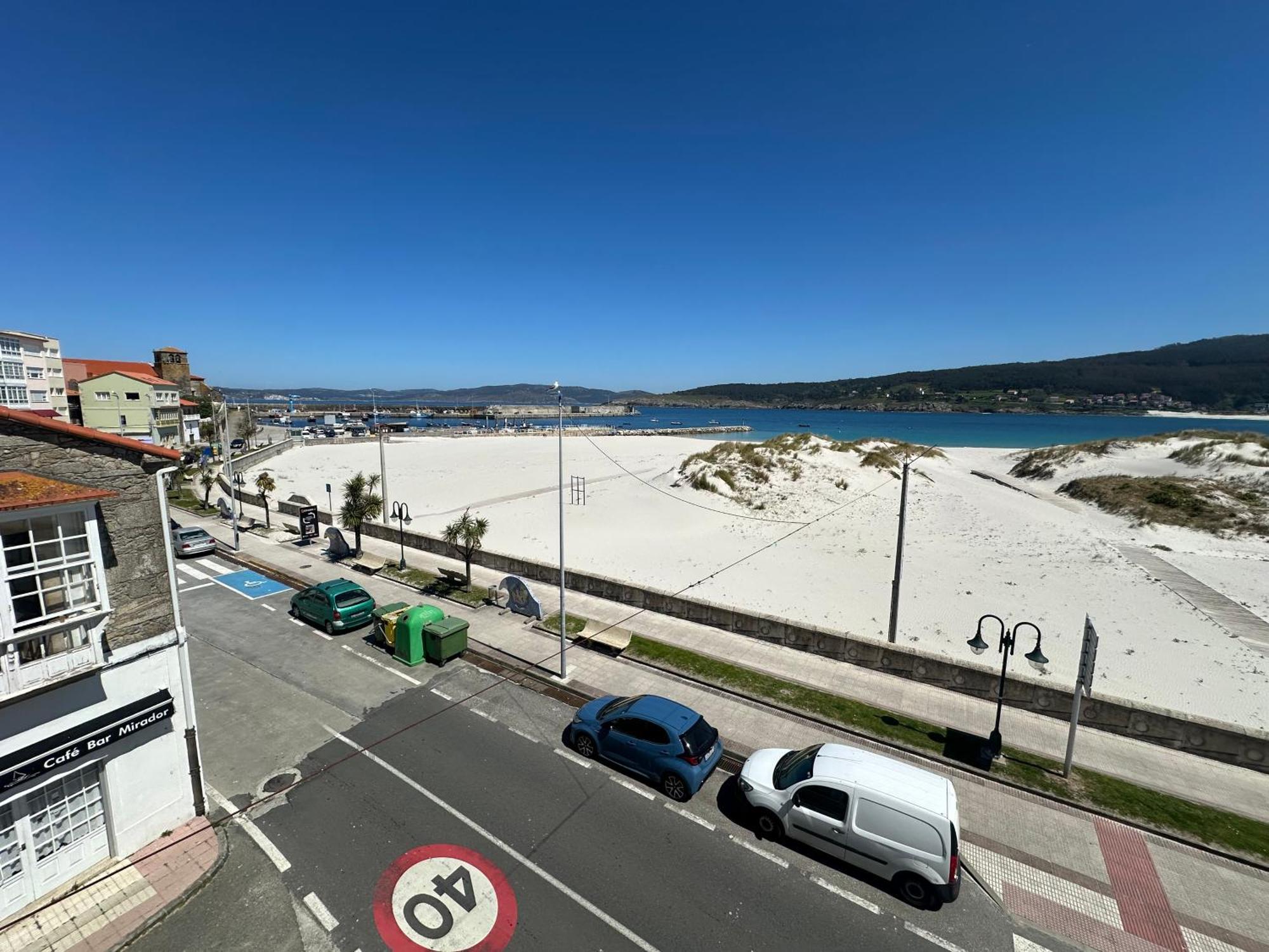 A Terraza Pequena By Oktheway Apartment Laxe Bagian luar foto