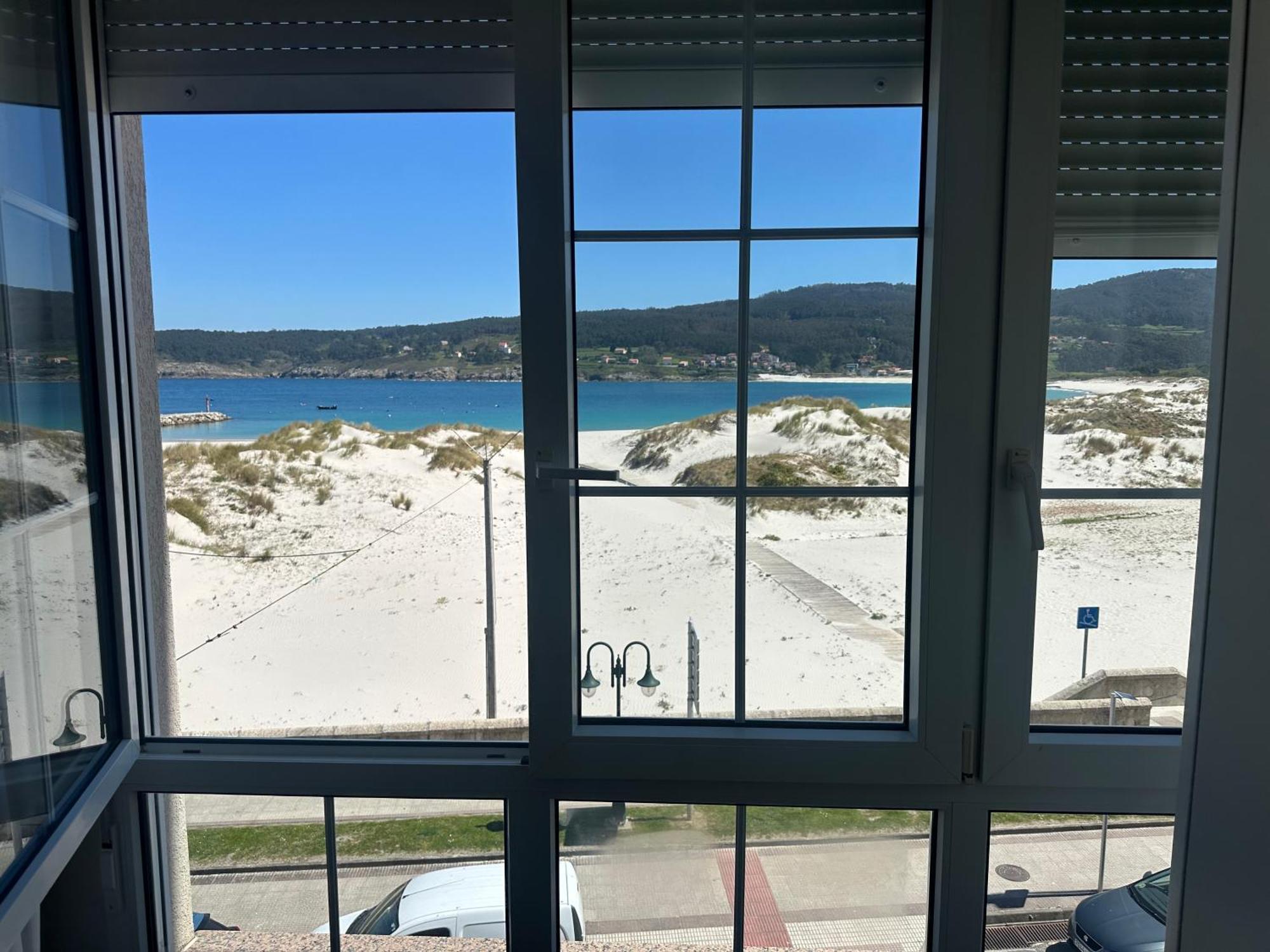 A Terraza Pequena By Oktheway Apartment Laxe Bagian luar foto