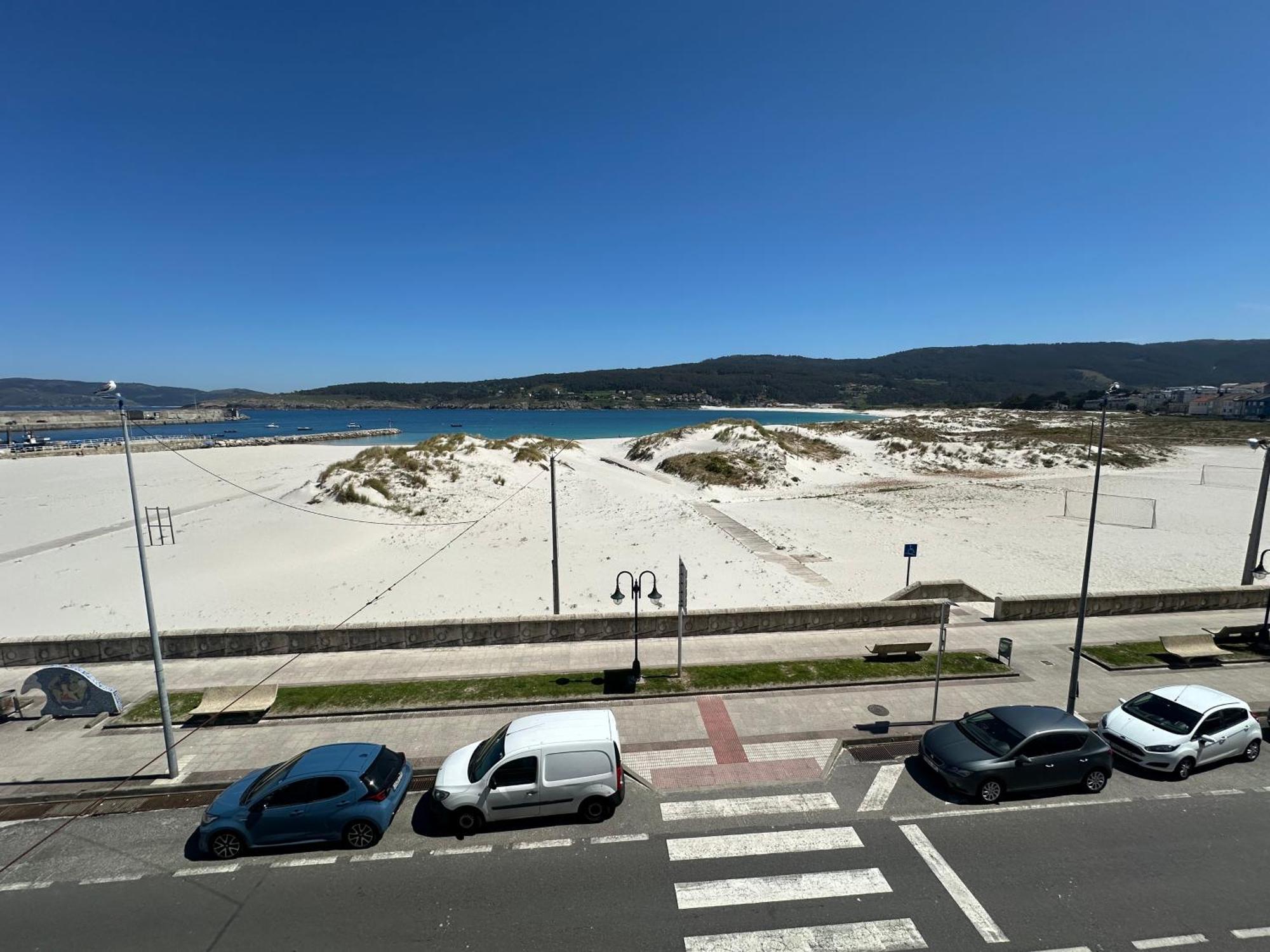 A Terraza Pequena By Oktheway Apartment Laxe Bagian luar foto