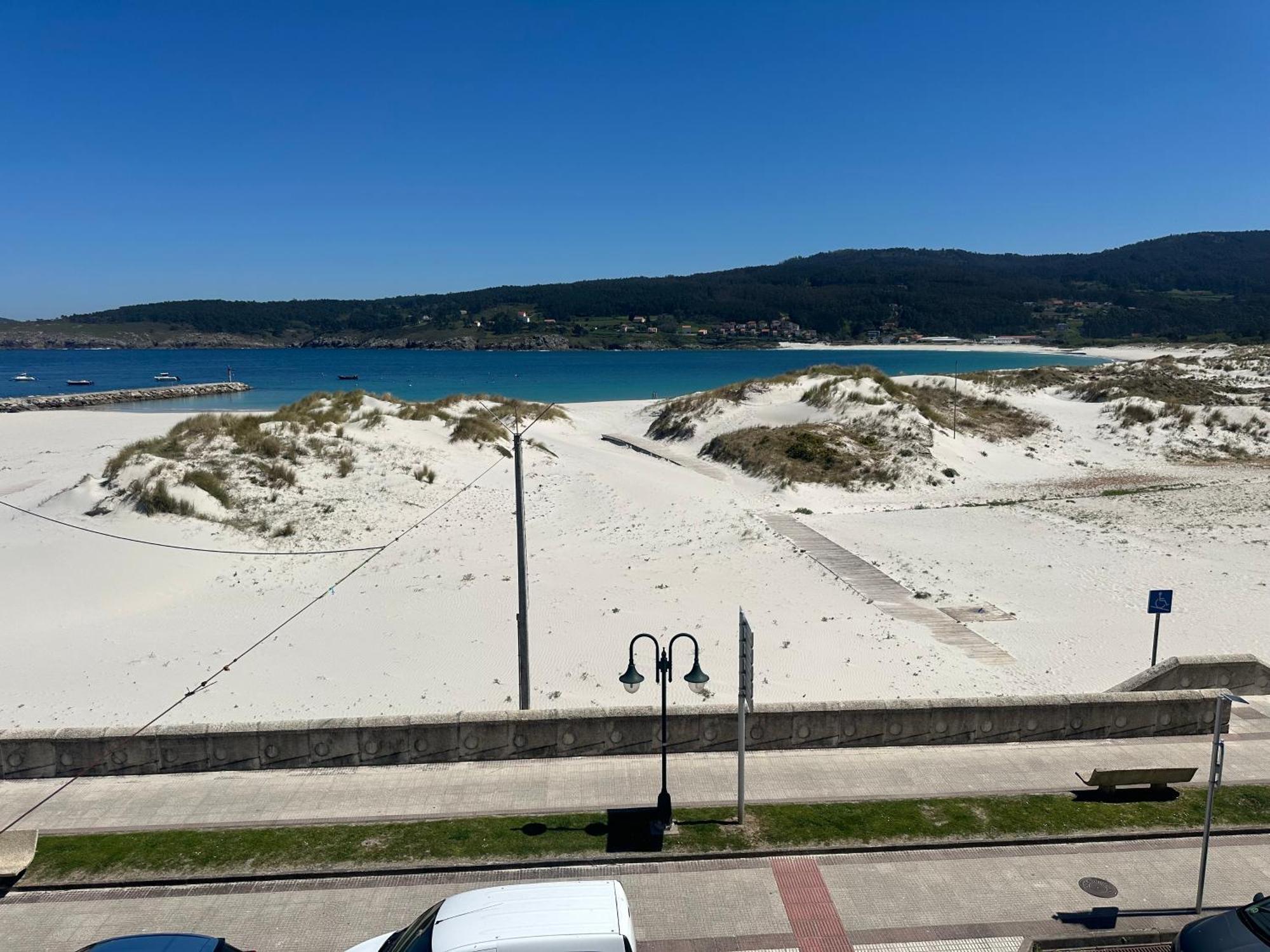 A Terraza Pequena By Oktheway Apartment Laxe Bagian luar foto